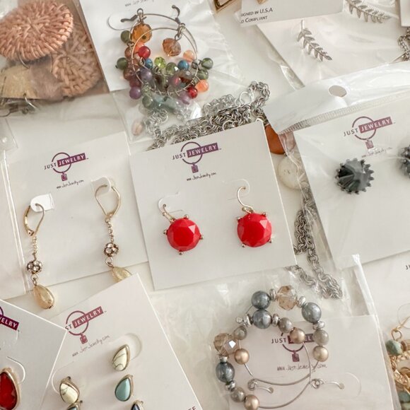 MEGA LOT Bundle of 48 Pieces of Jewelry - NWT! - Picture 15 of 16